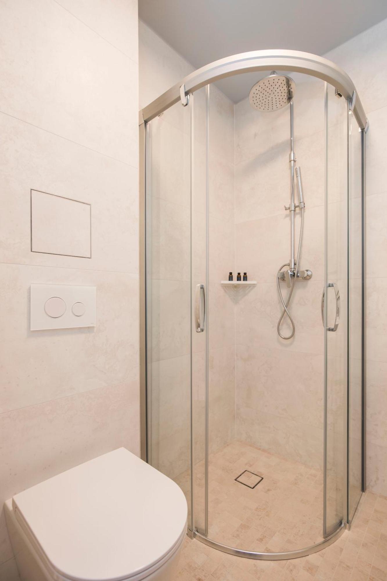 Roze Park Rooms Liepaja Bagian luar foto
